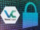 Logo VeraCrypt blanc sur fond numérique bleu avec des chiffres en arrière-plan et un cadenas symbolisant la sécurité des données.